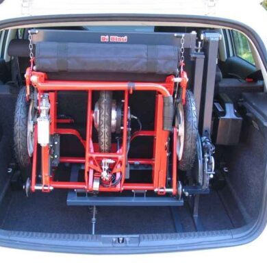 R30 Lift im Auto mit Ladung